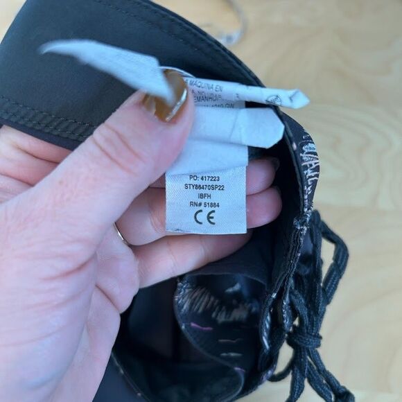 Patagonia Hydropeak Scallop 18" Boardshorts Mens 33 Black Floral - Picture 10 of 10